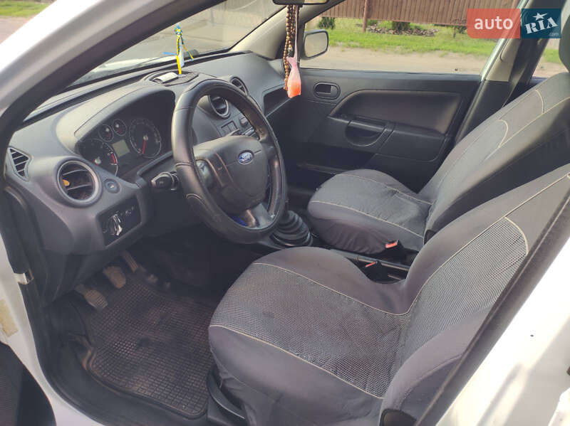 Хэтчбек Ford Fiesta 2007 в Нежине
