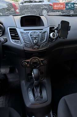 Хэтчбек Ford Fiesta 2016 в 