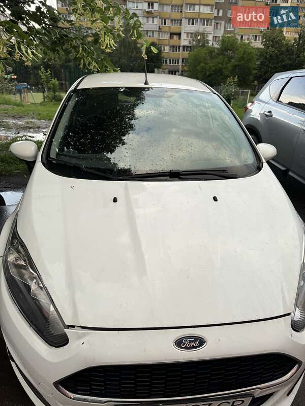 Хэтчбек Ford Fiesta 2016 в Киеве