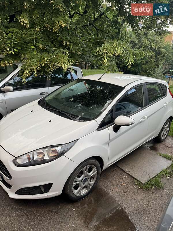 Хэтчбек Ford Fiesta 2016 в Киеве