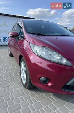 Хэтчбек Ford Fiesta 2011 в 
