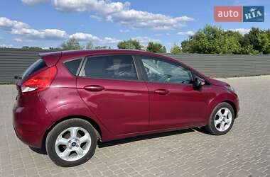 Хэтчбек Ford Fiesta 2011 в 