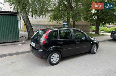 Хэтчбек Ford Fiesta 2005 в 
