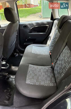 Хэтчбек Ford Fiesta 2005 в 