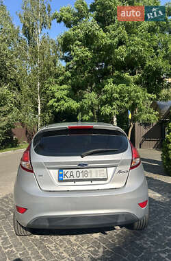 Хэтчбек Ford Fiesta 2016 в 