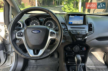 Хэтчбек Ford Fiesta 2016 в 