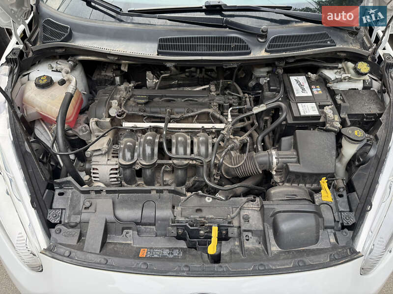 Седан Ford Fiesta 2015 в Вышгороде