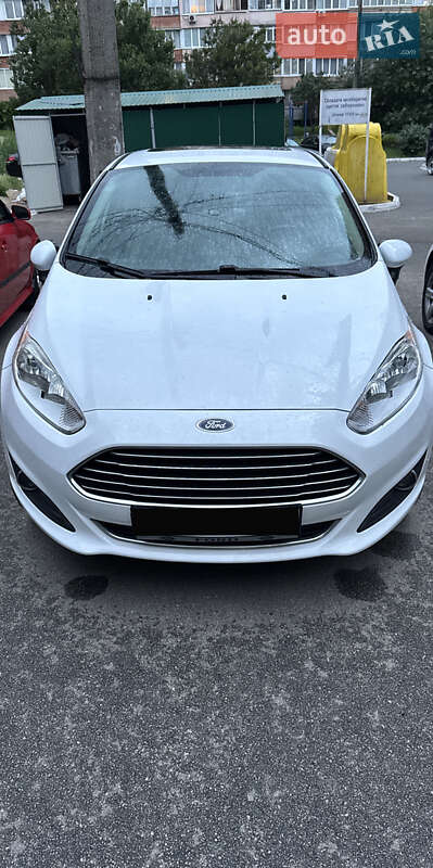 Седан Ford Fiesta 2015 в Вышгороде