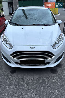 Седан Ford Fiesta 2015 в 
