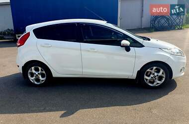 Хэтчбек Ford Fiesta 2011 в 