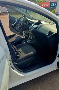 Хэтчбек Ford Fiesta 2011 в 