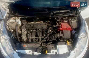 Хэтчбек Ford Fiesta 2011 в 