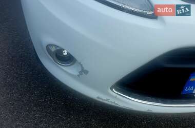 Хэтчбек Ford Fiesta 2011 в 