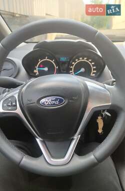 Хэтчбек Ford Fiesta 2014 в 