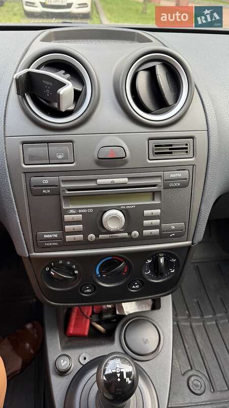 Хэтчбек Ford Fiesta 2008 в Киеве