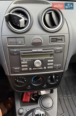 Хэтчбек Ford Fiesta 2008 в 