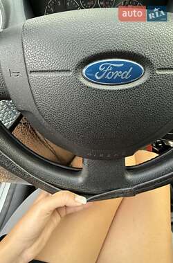 Хэтчбек Ford Fiesta 2008 в 