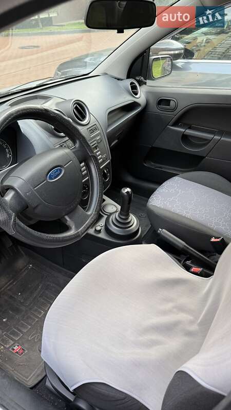Хэтчбек Ford Fiesta 2008 в Киеве