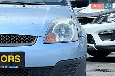 Хэтчбек Ford Fiesta 2006 в 
