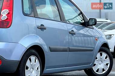 Хэтчбек Ford Fiesta 2006 в 