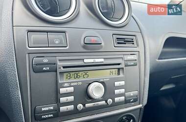 Хэтчбек Ford Fiesta 2006 в 