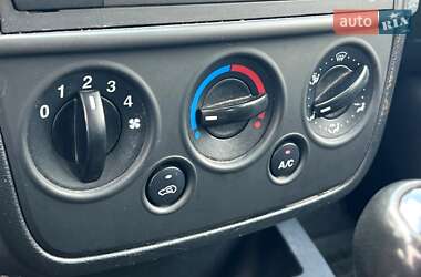 Хэтчбек Ford Fiesta 2006 в 