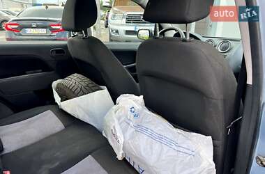 Хэтчбек Ford Fiesta 2006 в 