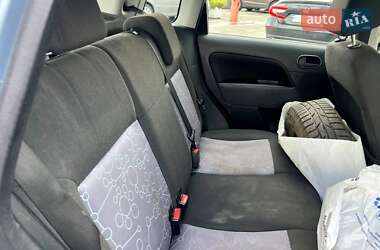 Хэтчбек Ford Fiesta 2006 в 
