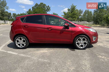 Хэтчбек Ford Fiesta 2010 в 