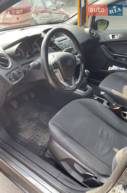 Хэтчбек Ford Fiesta 2015 в 