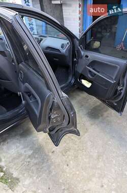 Хэтчбек Ford Fiesta 2007 в 