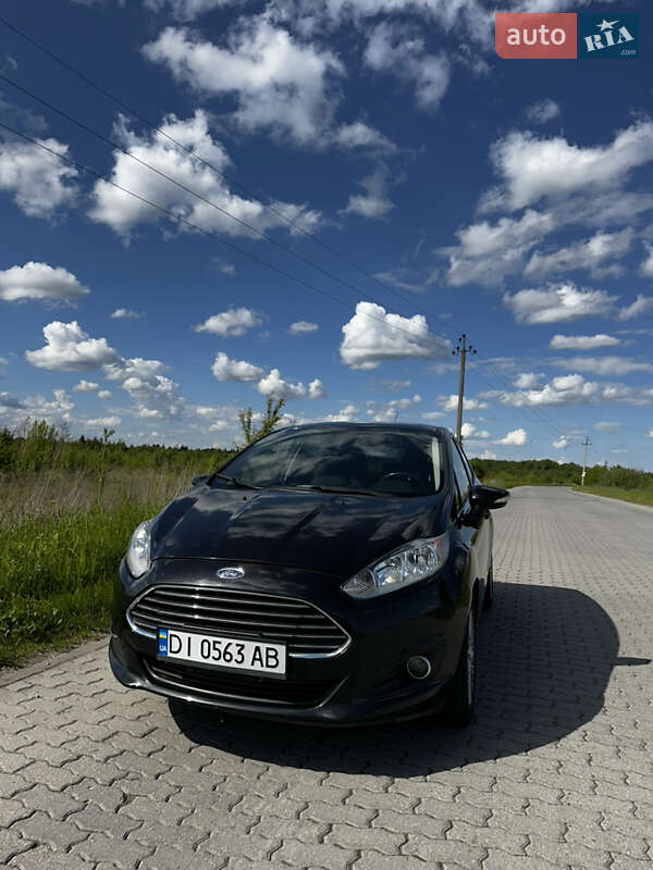 Хэтчбек Ford Fiesta 2013 в 
