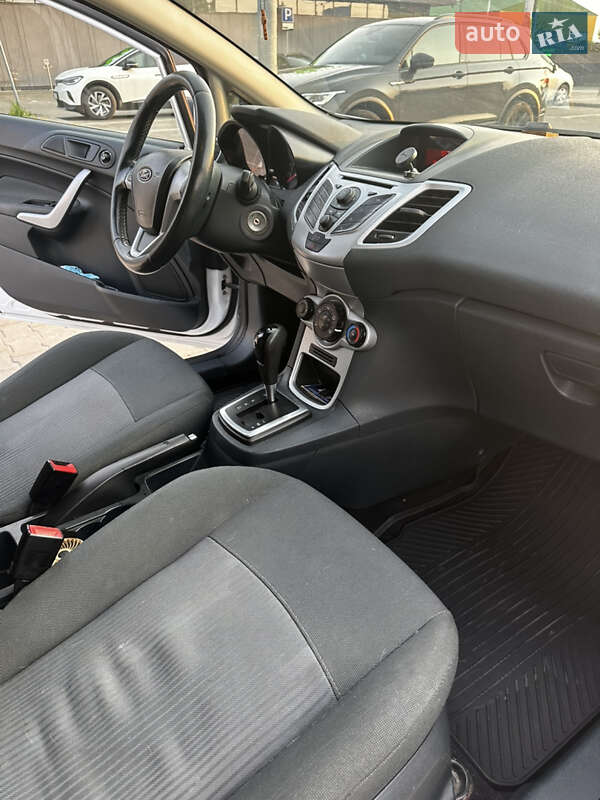 Хэтчбек Ford Fiesta 2011 в Киеве