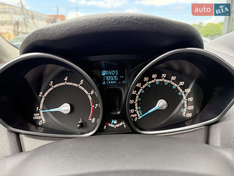 Седан Ford Fiesta 2015 в Ужгороде