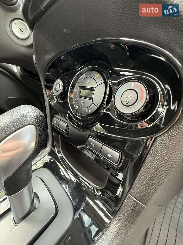 Седан Ford Fiesta 2015 в Ужгороде