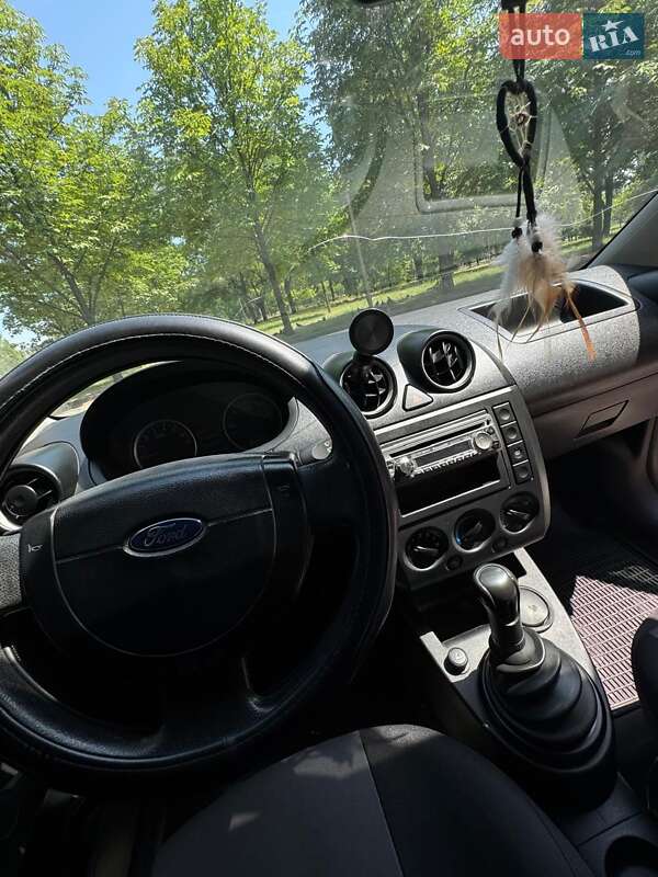 Хэтчбек Ford Fiesta 2004 в Запорожье