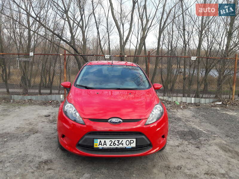 Хэтчбек Ford Fiesta 2010 в 
