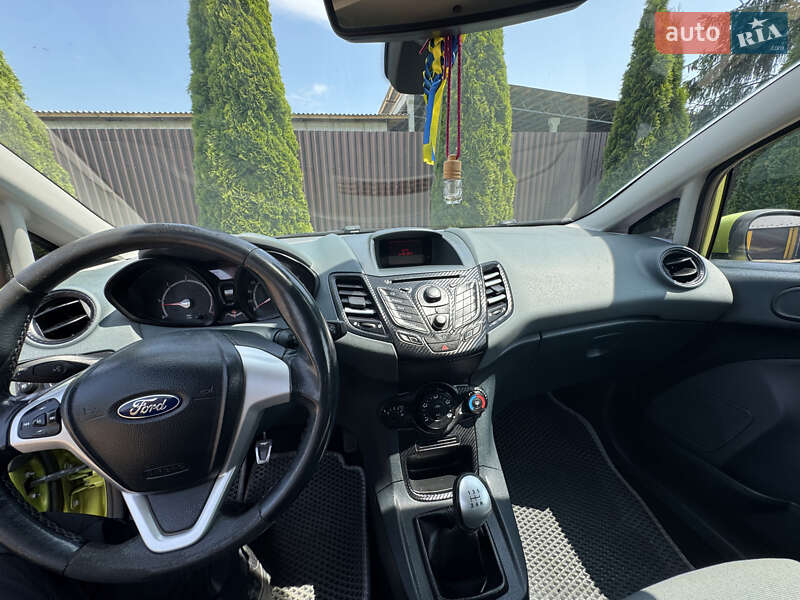 Хэтчбек Ford Fiesta 2008 в Изяславе