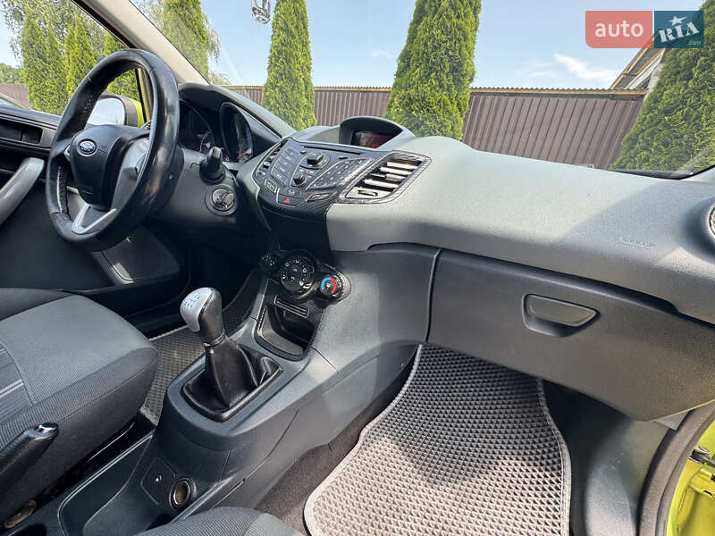 Хэтчбек Ford Fiesta 2008 в Изяславе