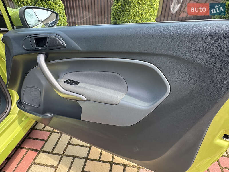 Хэтчбек Ford Fiesta 2008 в Изяславе
