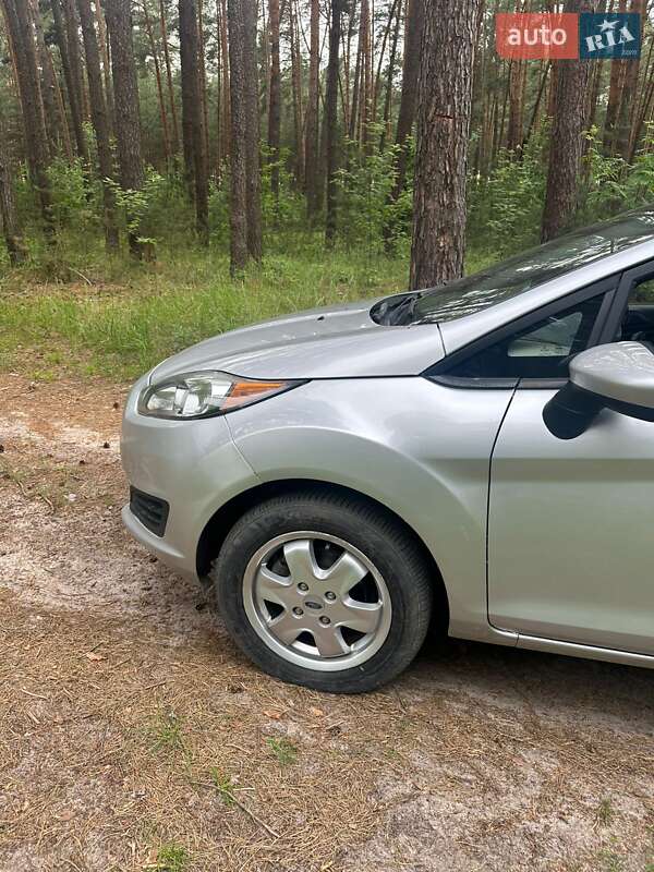 Седан Ford Fiesta 2016 в Славуте