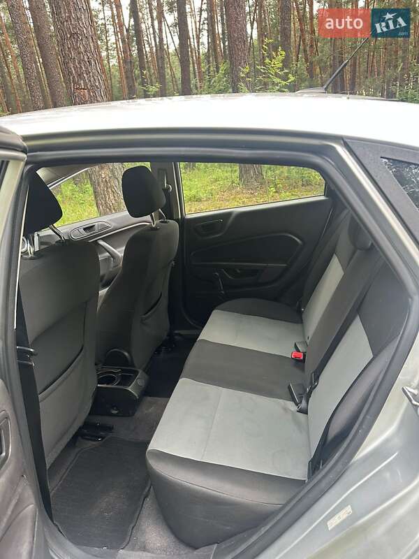 Седан Ford Fiesta 2016 в Славуте