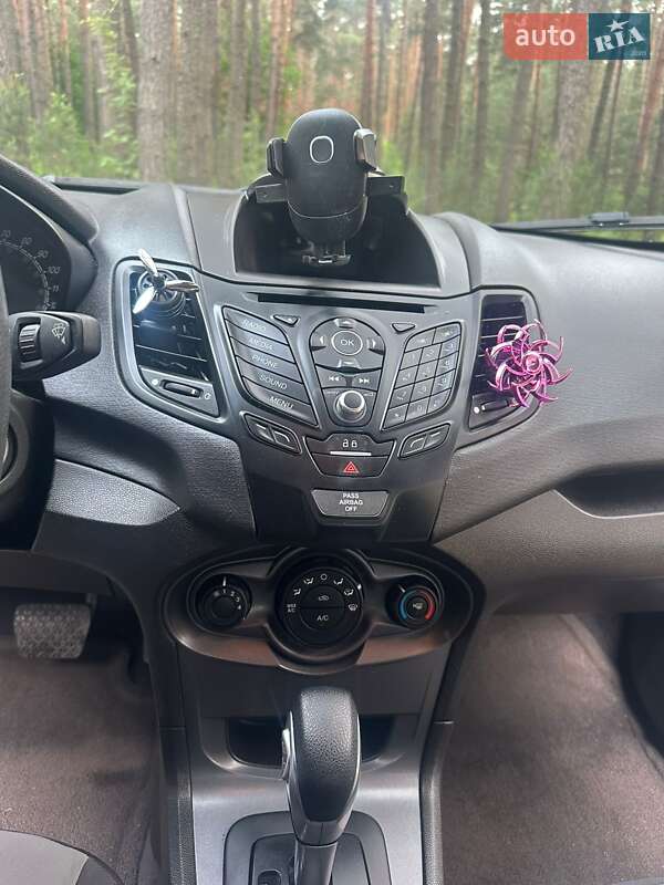 Седан Ford Fiesta 2016 в Славуте
