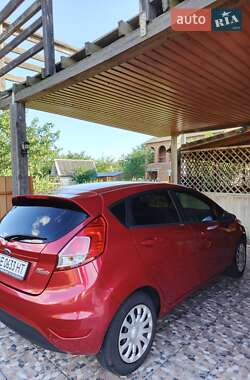 Хэтчбек Ford Fiesta 2015 в 