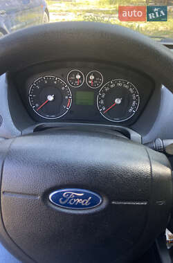 Хэтчбек Ford Fiesta 2007 в 