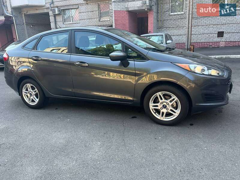 Седан Ford Fiesta 2019 в Днепре