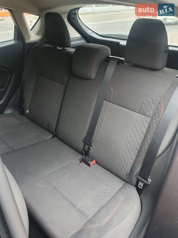 Хэтчбек Ford Fiesta 2016 в Могилев-Подольске фото 3 Хэтчбек Ford Fiesta 2016 в Могилев-Подольске