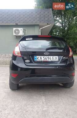 Хэтчбек Ford Fiesta 2016 в 