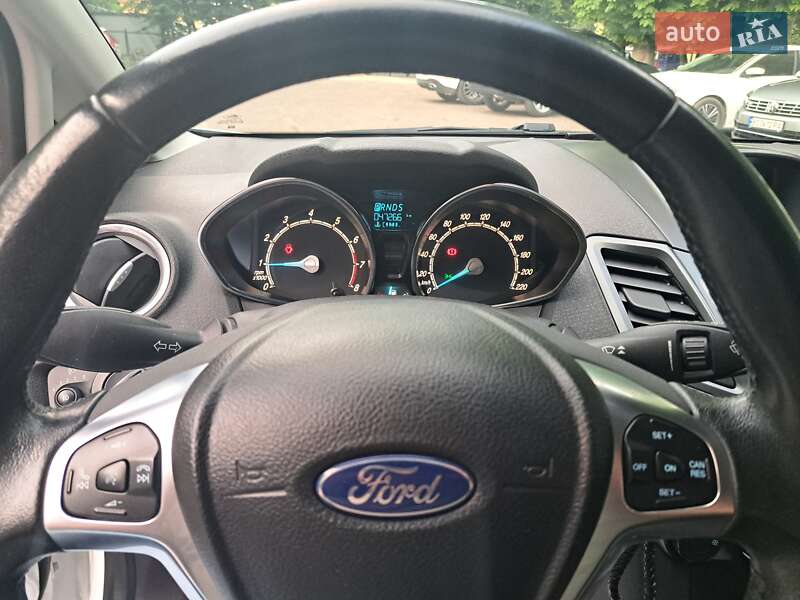 Хэтчбек Ford Fiesta 2016 в Львове