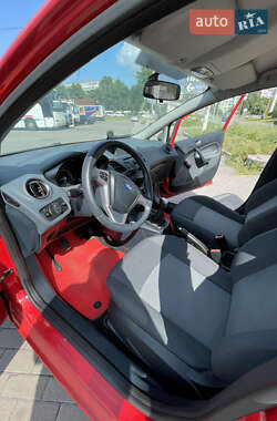 Хэтчбек Ford Fiesta 2011 в 